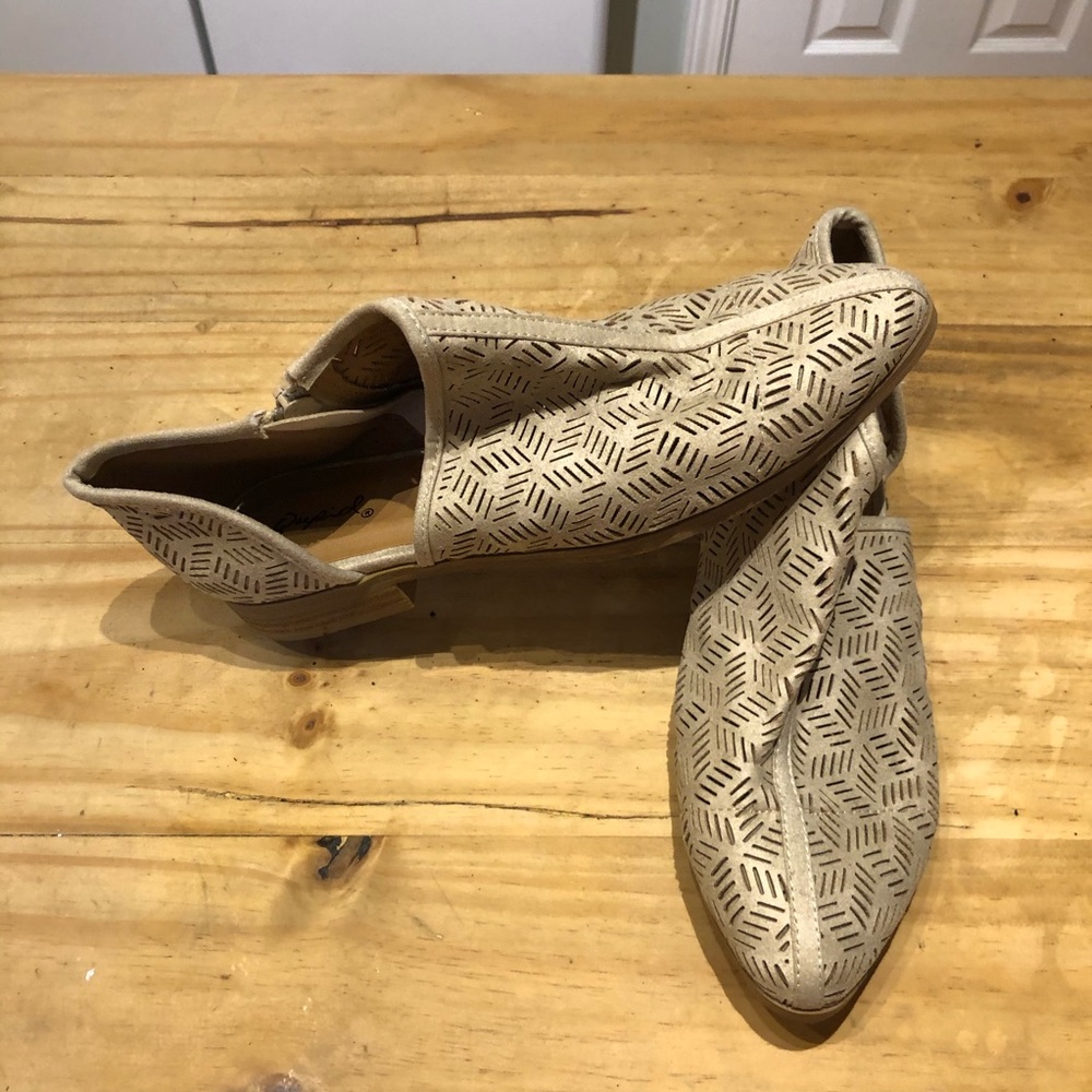 NWOT Quipd tan ankle boots size 7